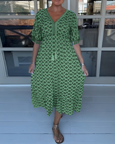 Elegantes Hochtailliertes Kleid